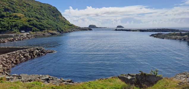 Küstenlandschaft bei Sogndalstranda in Norwegen