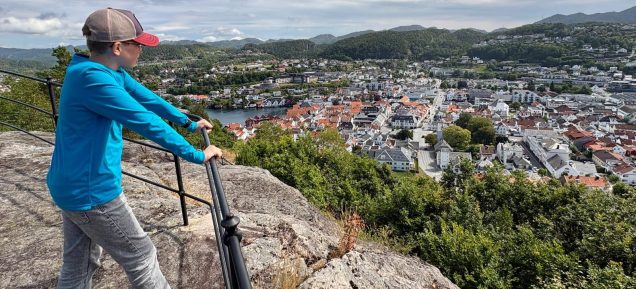 Panorama über Flekkefjord und die umliegende Landschaft